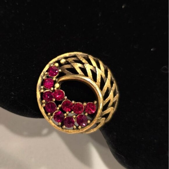 Vintage Mid-Century Gold-Tone Clip-On Earrings Red Rhinestones Circular Design - Picture 4 of 8